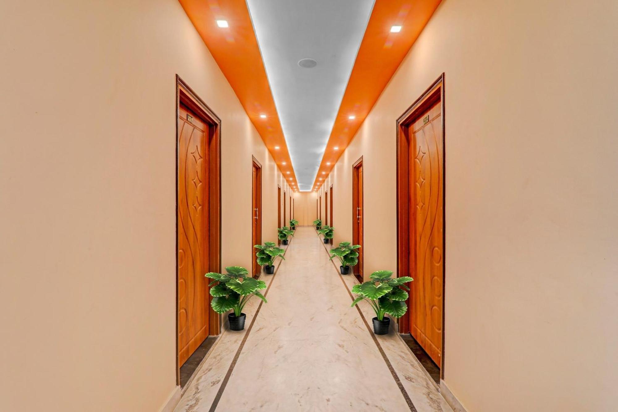 Hotel O Chauhan Palace Lucknow Exterior foto